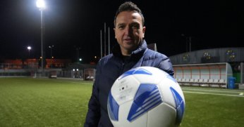 Teknik direktörüne kızıp futbolu bıraktı, kendisi hoca olup 7 kupa kazandı