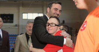 Başkan Özlü’den Down Sendromlular Futsal Milli Takımı’na Ziyaret