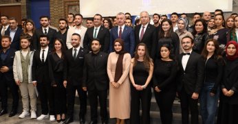 “Kentsel dönüşümü kentsel yenilenmeye dönüştürmeliyiz”