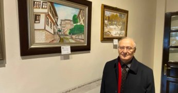 Emekli eğitimci emek emek çizdiği eserleri deprem bölgesi ve Filistin için satışa çıkardı