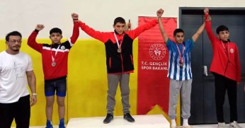 Körfezli genç güreşçiler grup müsabakalarına katılmaya hak kazandılar