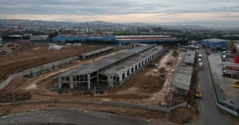 Hal binasında yoğun tempo