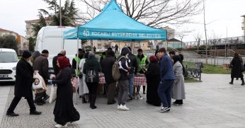 Büyükşehir'den kandil akşamında simit ve tatlı ikramı