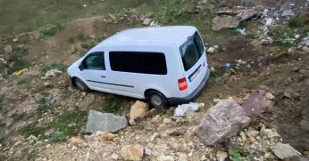 Taksi ile çarpışan araç araziye uçtu: 4 yaralı