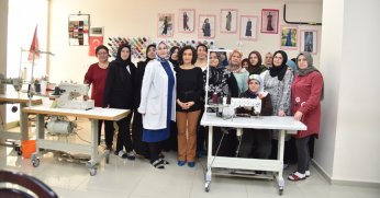 Hem meslek öğreniyor, hem de ev ekonomisine destek sağlıyorlar