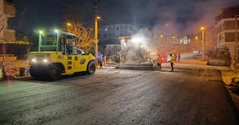 D-130’un trafik yoğunluğunu azaltacak Yunus Emre Caddesinde üstyapı tamamlanma aşamasına geldi