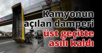  Kamyonun açılan damperi üst geçitte asılı kaldı