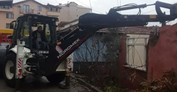 GÖLCÜK BELEDİYESİ METRUK BİNALARI TEHLİKE OLMAKTAN ÇIKARIYOR