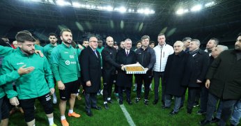 Büyükakın’dan kritik maç öncesi Kocaelispor’a moral ziyareti