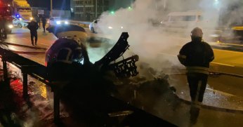 Seyir halindeki otomobil alev alev yandı