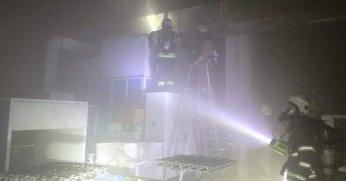 Boya fabrikasında yangın