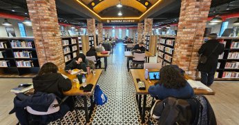 Kitaphane Yarıyıl Tatilinde Öğrencilerle Dolup Taşıyor