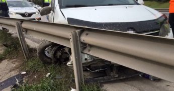 TEM'de iki otomobil çarpıştı: 1'i çocuk 3 yaralı