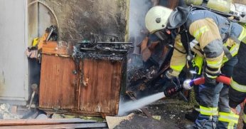  Aparmanın birinci katında çıkan yangın korkuttu