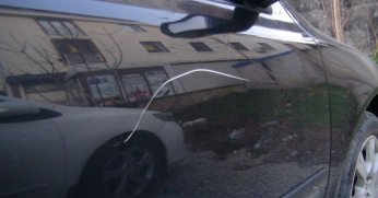 Park halindeki çok sayıda aracı çizdiler