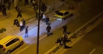 Cadde ortasında tekmeli, yumruklu kavga