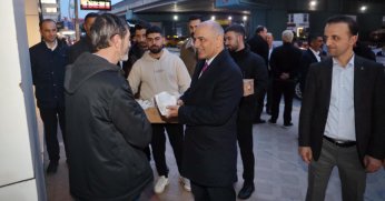 Başkan Söğüt, sabahın ilk ışıklarında Körfez sokaklarındaydı