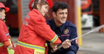 Büyükşehir İtfaiyesinin minik ziyaretçileri