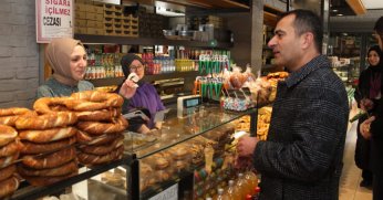 İbrahim Şirin, vatandaş ve esnaflarla iç içe