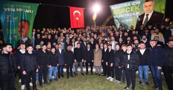 Büyükakın gençlerin coşkusuna ortak oldu: 