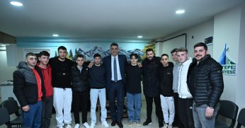 Gençler ilk oylarını Mustafa ağabeylerine atacak