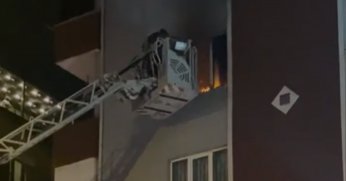  7 katlı apartmanda yangın: Daire alevlere teslim oldu