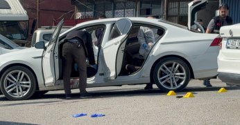 Husumetlisini otomobilden indiği esnada tabancayla vurdu