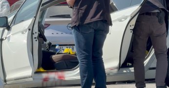 Öldürdüğü husumetlisinin başında bekledi