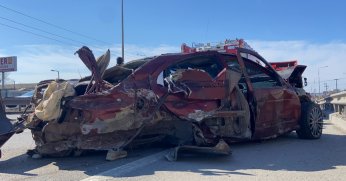 Başka bir otomobil üzerinden geçti