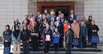 Temizlik yarışmasında dereceye giren öğrencilere ödül