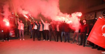 Yeniyalı'da miting gibi seçim irtibat ofisi açılışı