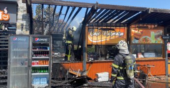 Mutfakta çıkan yangın kafeyi kül etti