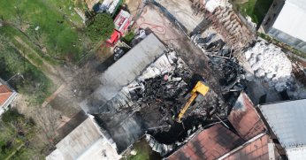 Isı yalıtım malzemeleri üreten fabrika küle döndü