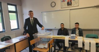 ALİ YILDIRIM SEZER AİLESİYLE OYUNU KULLANDI