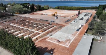 Tenis merkezine modern sosyal tesis binası