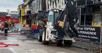 Market yangınında bin 350 metrekare kapalı alanın tamamı kül oldu