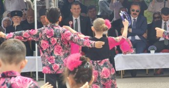 23 NİSAN ULUSAL EGEMENLİK VE ÇOCUK BAYRAMI GÖLCÜK’TE TÖRENLE KUTLANDI