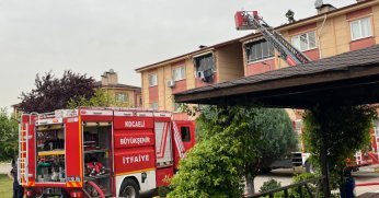Tadilat yapılan apartmanın çatı katında yangın : 1 yaralı