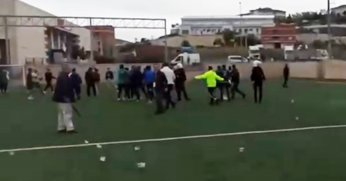 Amatör ligde tekmeler havada uçtu