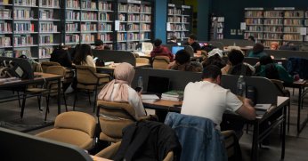 Gençler, üniversite sınavına kitap kahvelerde hazırlanıyor