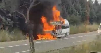 TEM'de minibüs alev alev yandı