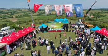 Çiftçiler ve aileleri kıyasıya yarıştı