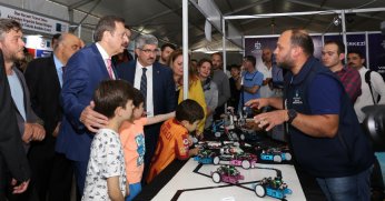 Hisarcıklıoğlu’ndan Kocaeli Bilişim Fuarı’na tam not