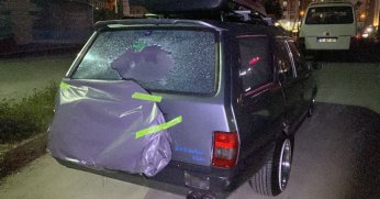 Seyir halindeki otomobile mermi isabet etti