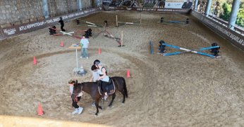 Özel çocukların hayatları atla değişiyor