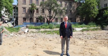 Büyükakın: Yıkılan vergi dairesinin yerine park yapılacak