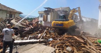 Gölcük'te yıkılan bina sayısı 131 oldu