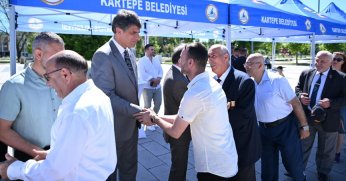 KARTEPELİLER KENT MEYDANINDA BAYRAMLAŞTI