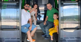 Karnesini alan teleferiğe koştu