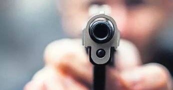 Okul müdür yardımcısı silahla vurularak öldürüldü